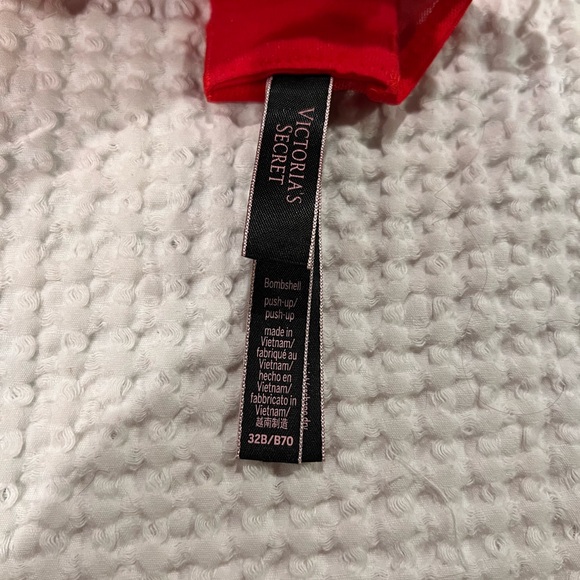 Victoria’s Secret Red Lace Trim Bombshell Push Up Bra - Picture 3 of 3